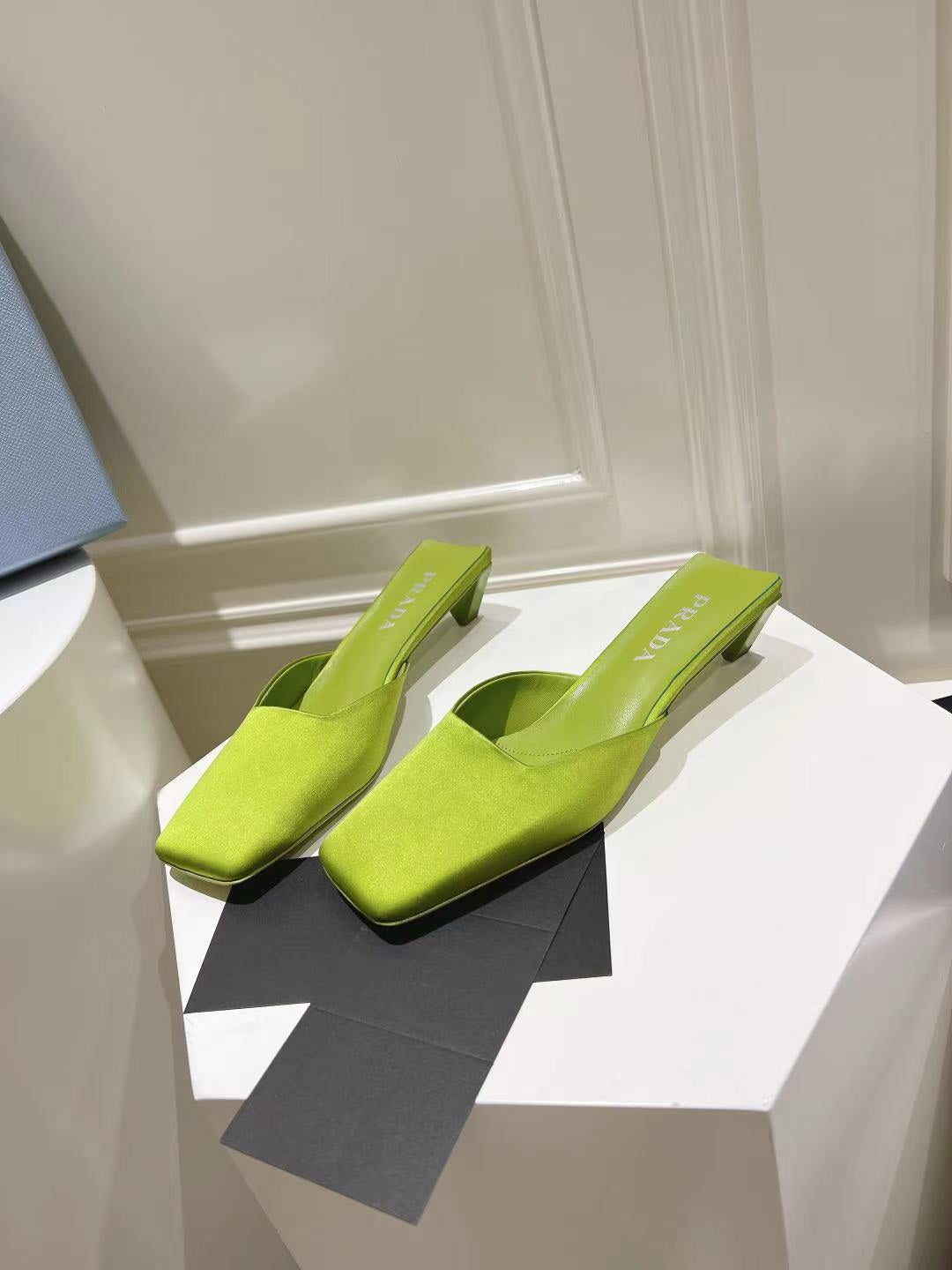 PRA SQUARE TOE MULES PEAR SATIN