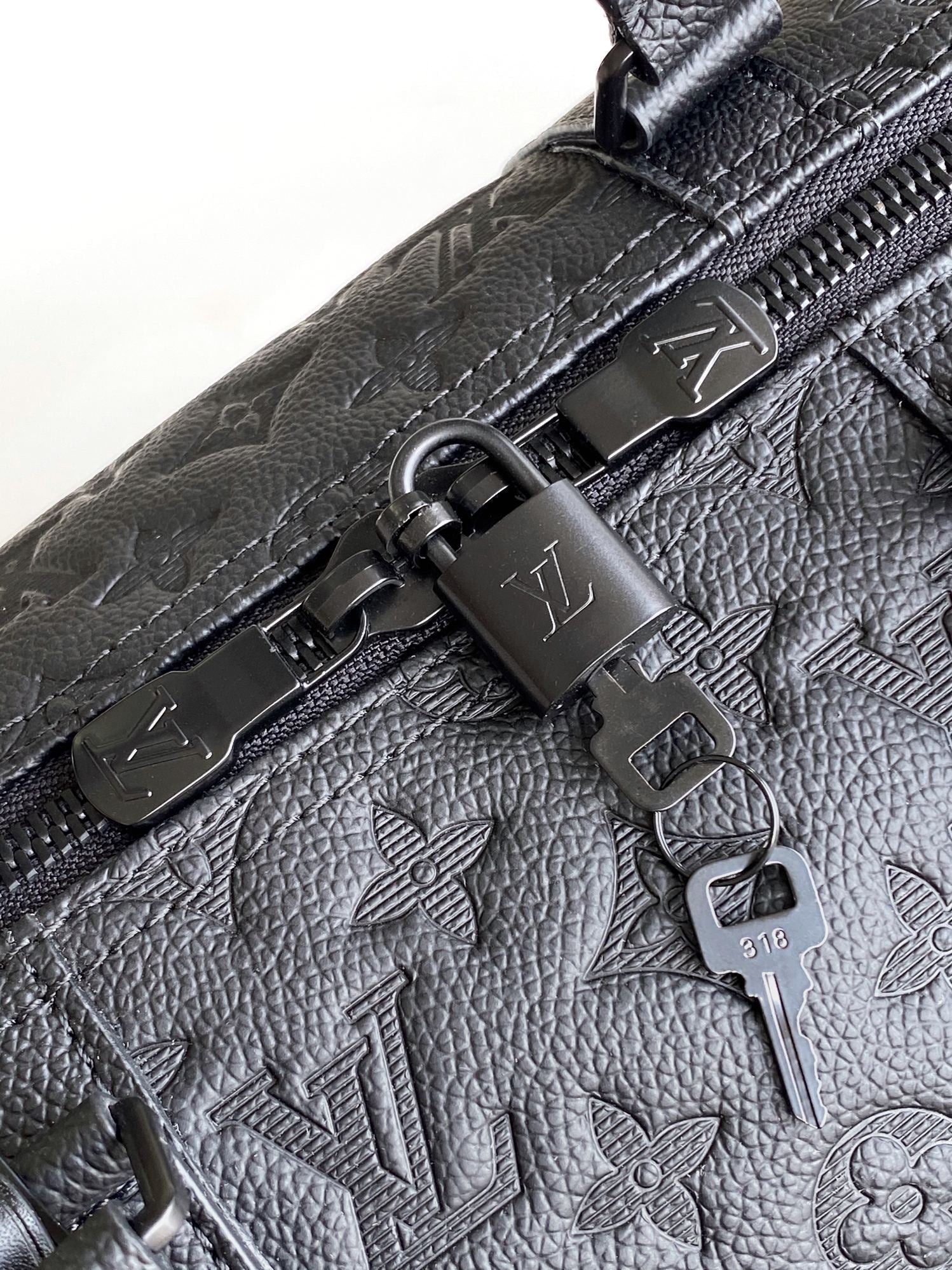 LV 25S KEEPALL BANDOULIÈRE BAG 50 IN BLACK EMBOSSED TAURILLON CALFSKIN MONOGRAM