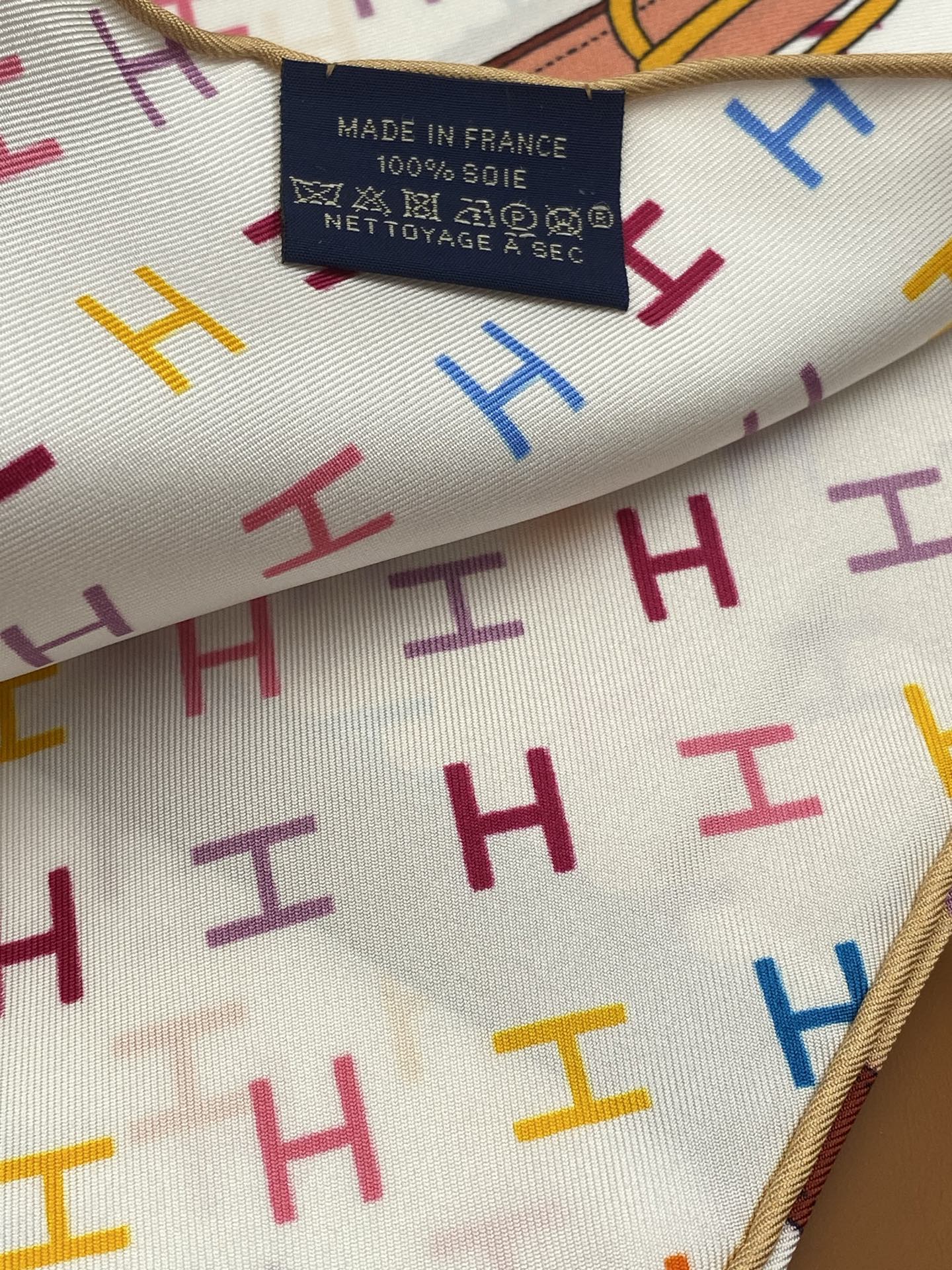 HERMES 25S SCARF 90 IN SILK 703680