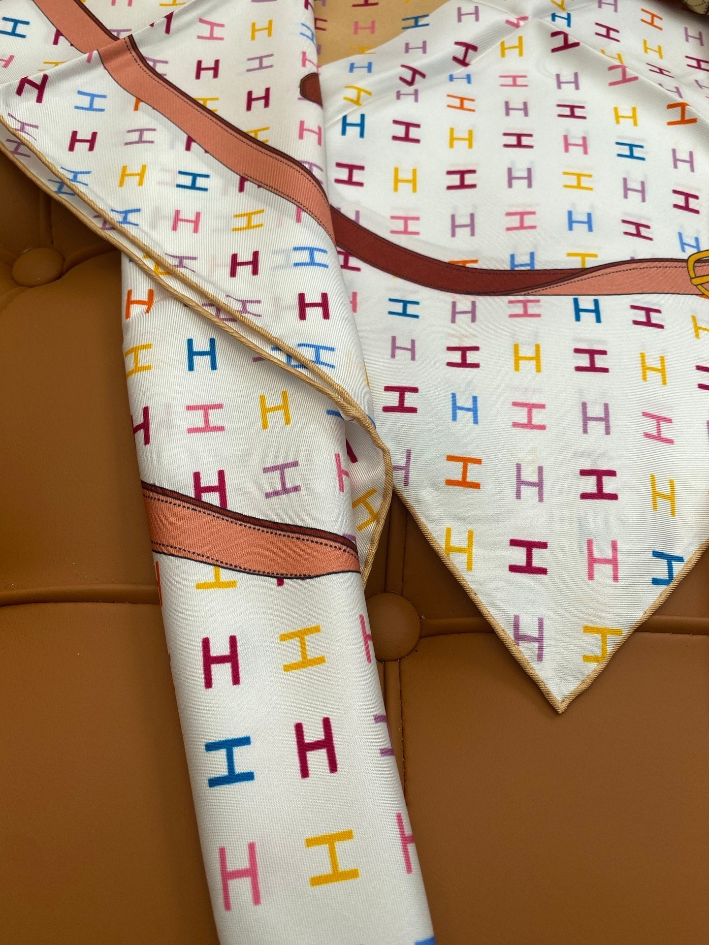 HERMES 25S SCARF 90 IN SILK 703680