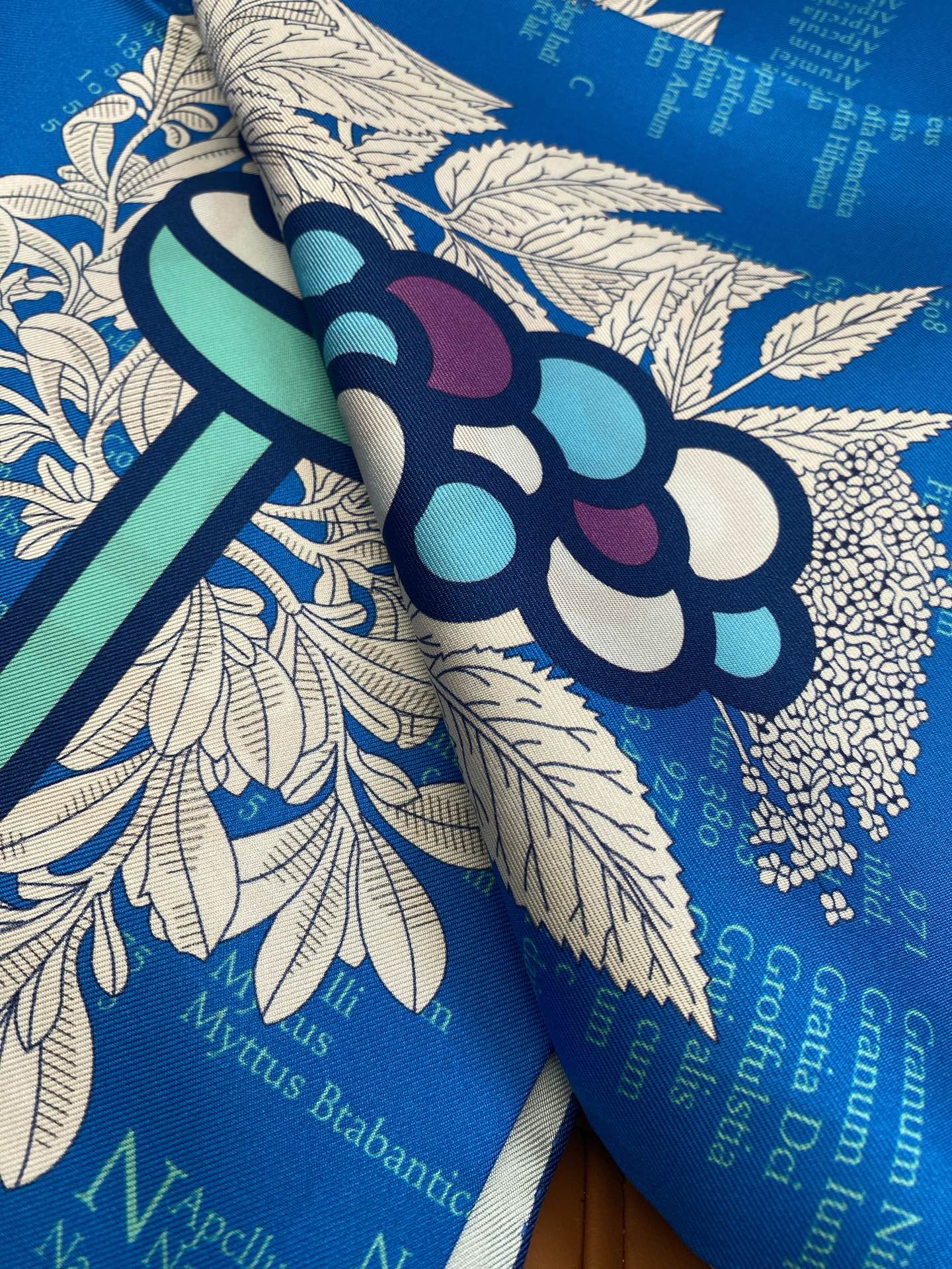 HERMES 25S SCARF 90 IN SILK 718476