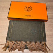 UNIE BRODEE MUFFLER 200 CM IN SEAWEED GREEN CASHMERE