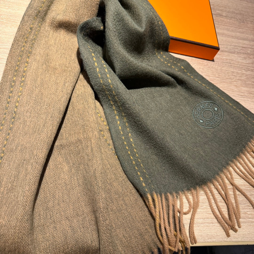 UNIE BRODEE MUFFLER 200 CM IN SEAWEED GREEN CASHMERE