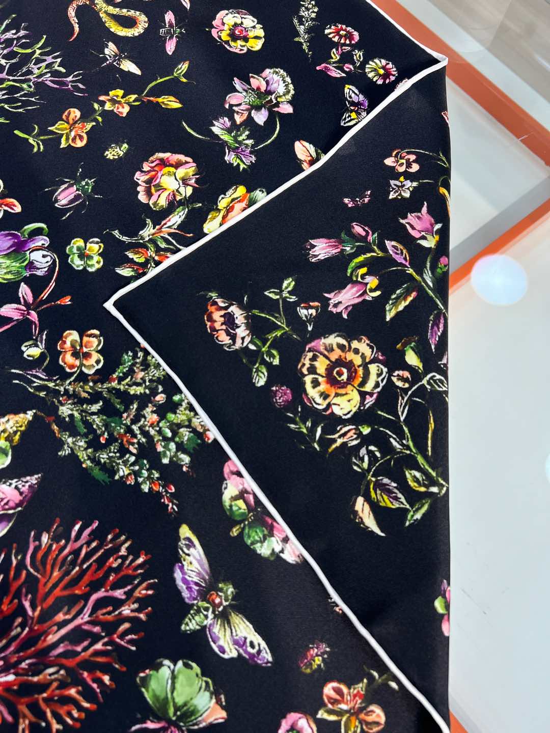 DIOR REVERSIBLE PRINTED SQUARE SCARF 90 CM IN BLACK SILK 735867