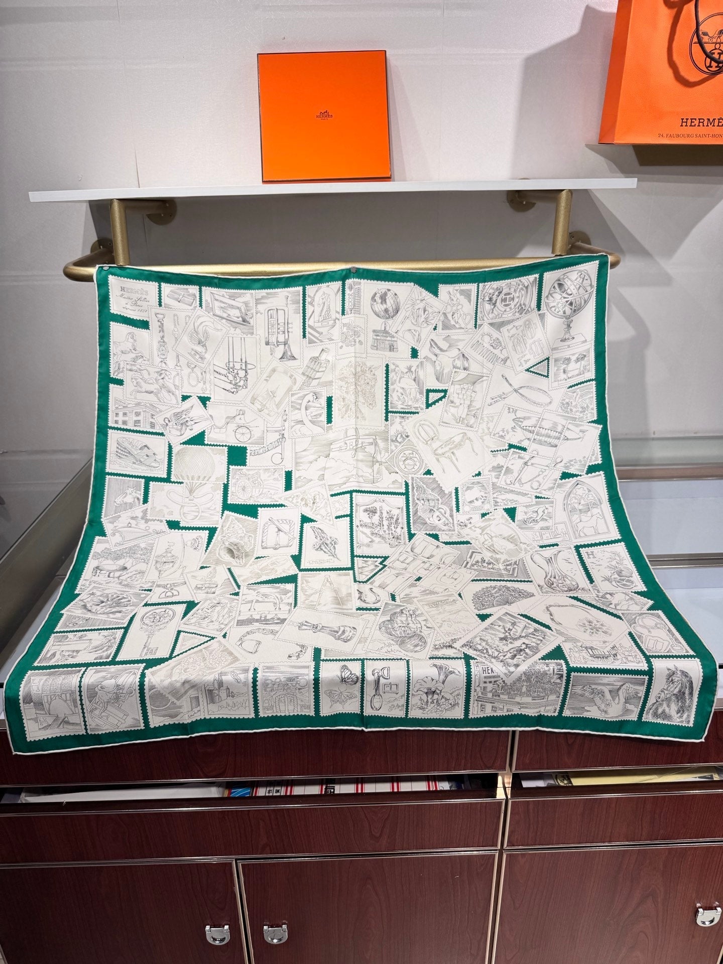 HERMES 25S SCARF 90 IN SILK 706581