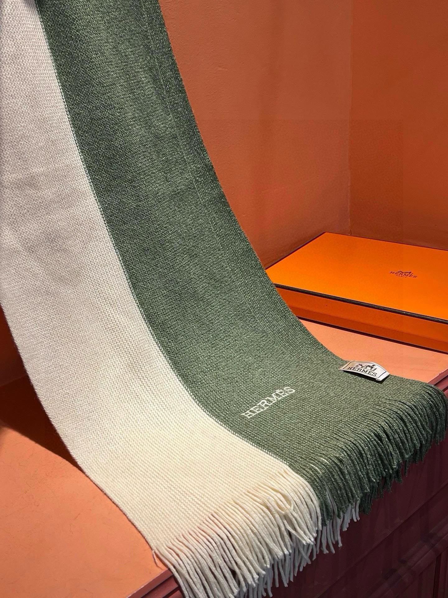 HIGH-END SCARF 180 IN MOSS GREEN MIX BEIGE CASHMERE