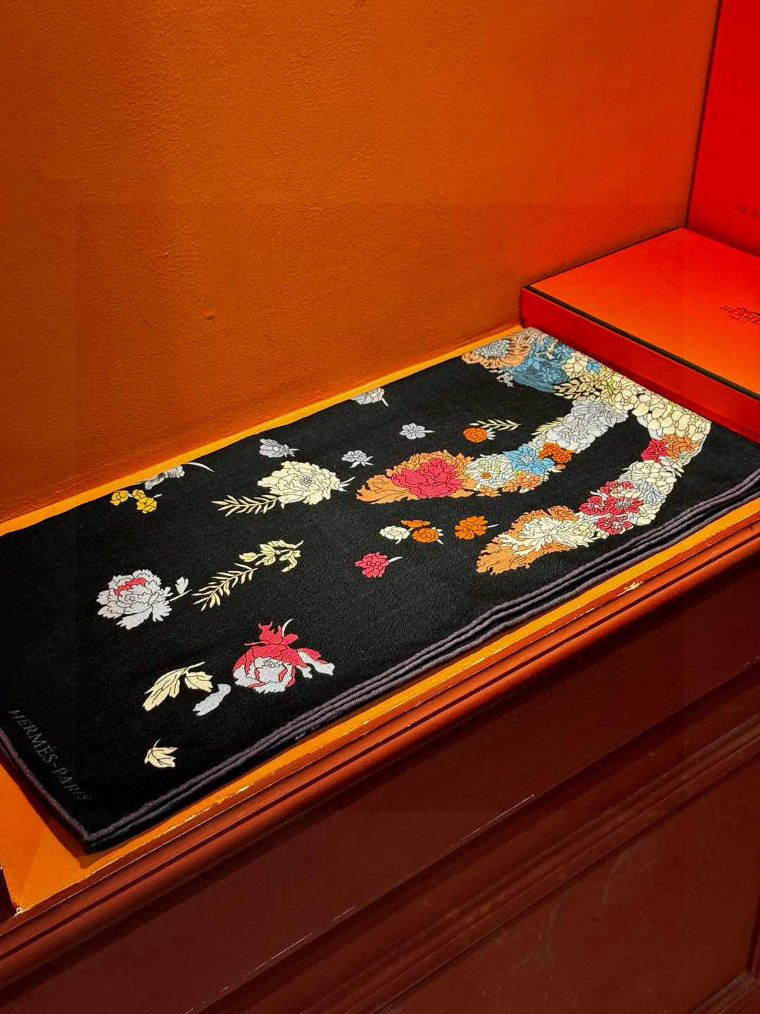 HERMES 25S SCARF 140 IN CASHMERE SILK 709657