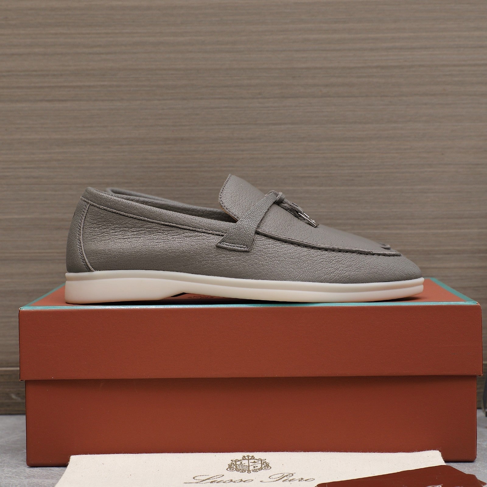 LP SUMMER CHARMS WALK LOAFERS LIGHT GRAY LAMBSKIN
